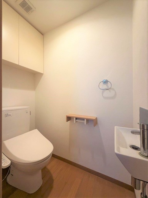 トイレ　温水洗浄暖房便座