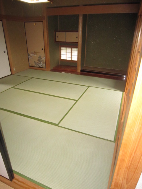 上四条一戸建の居間写真