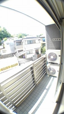 その他　洗濯物にも便利な広いバルコニー