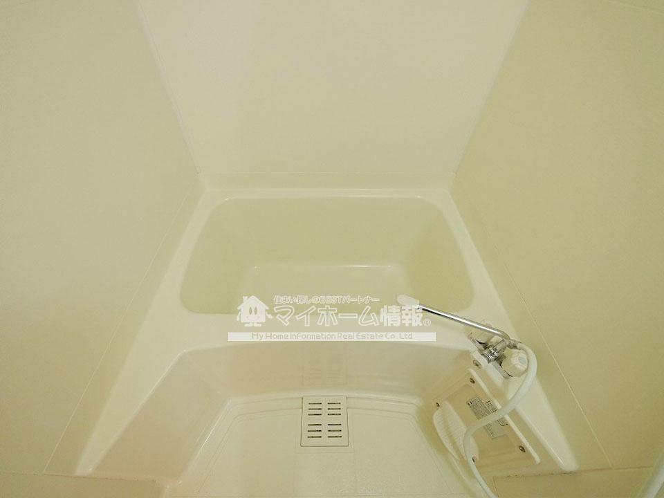 バス・シャワールーム　明るい色調のバスルームは気分も明るくなりますね☆