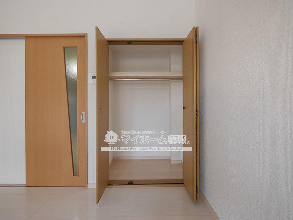 収納　片付け上手になるハンガーポール付きクローゼット！