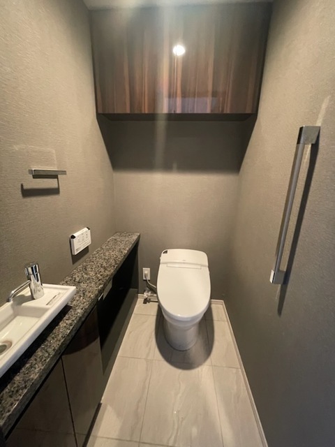 トイレ　温水洗浄暖房便座