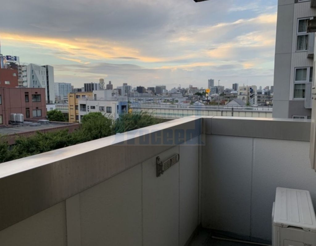 バルコニー　明るいバルコニー！