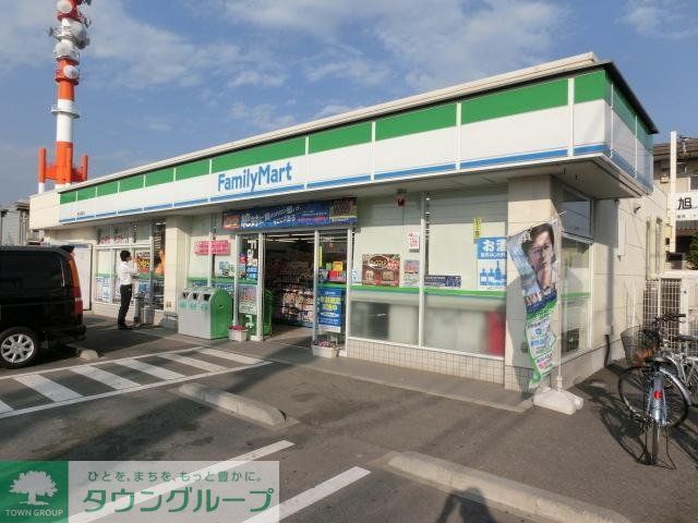コンビニ　ファミリーマート（コンビニ）まで200m