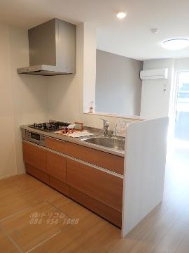 キッチン　ガスコンロとグリル付システムキッチン（イメージ）