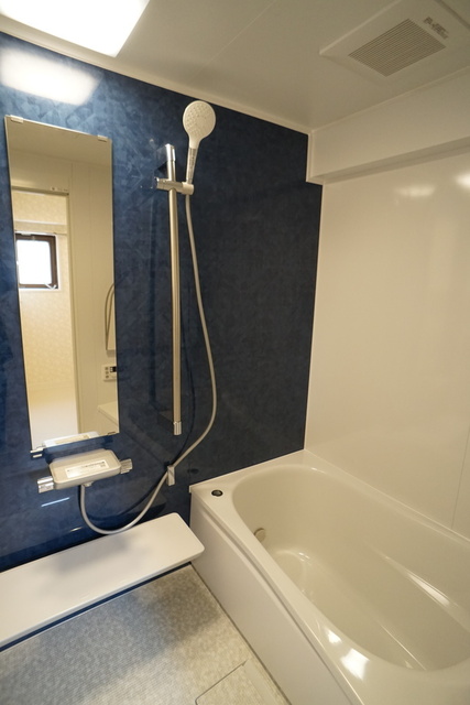 玄関　※リフォーム・クリーニング前の写真です。