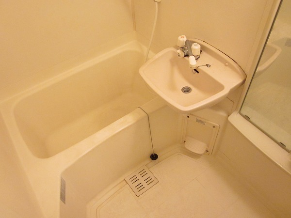 バス・シャワールーム　※別部屋参考写真