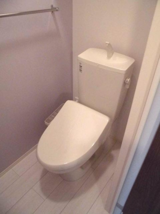 トイレ　温水洗浄便座