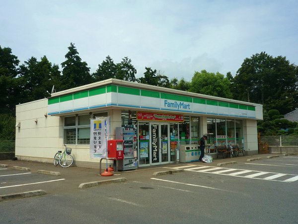 コンビニ　ファミリーマート（コンビニ）まで190m