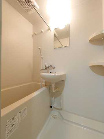 バス・シャワールーム　別部屋の参考写真となります