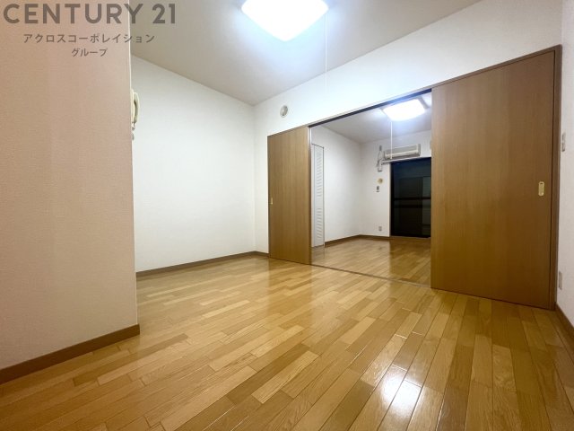 居室・リビング　南向きエアコン付きの1DK☆