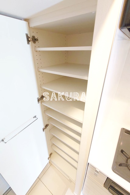 玄関　人感センサー付き・シューズボックス付き♪