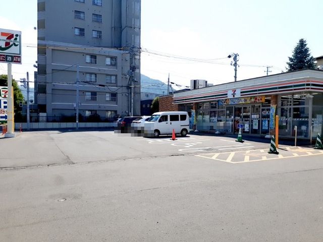 コンビニ　セブンイレブン宮の森４条店（コンビニ）まで350m