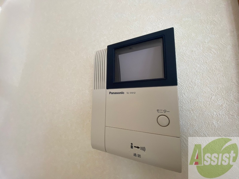 セキュリティ　モニタ付インターホンです。セキュリティ面も安心ですね！