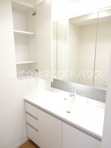洗面設備　別部屋参考写真です