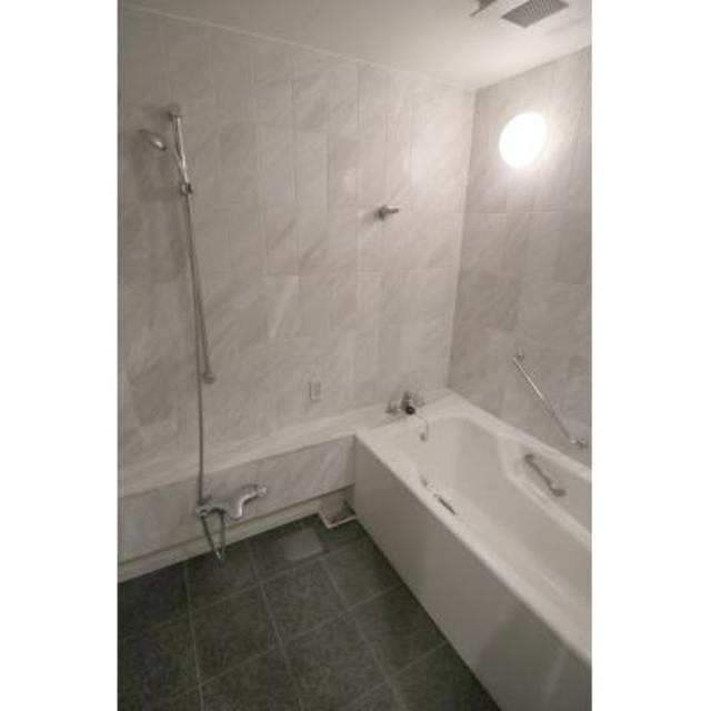 バス・シャワールーム　※写真は同タイプ住戸です。