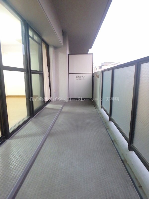 バルコニー　※参考のため、同物件別号室の写真となります。