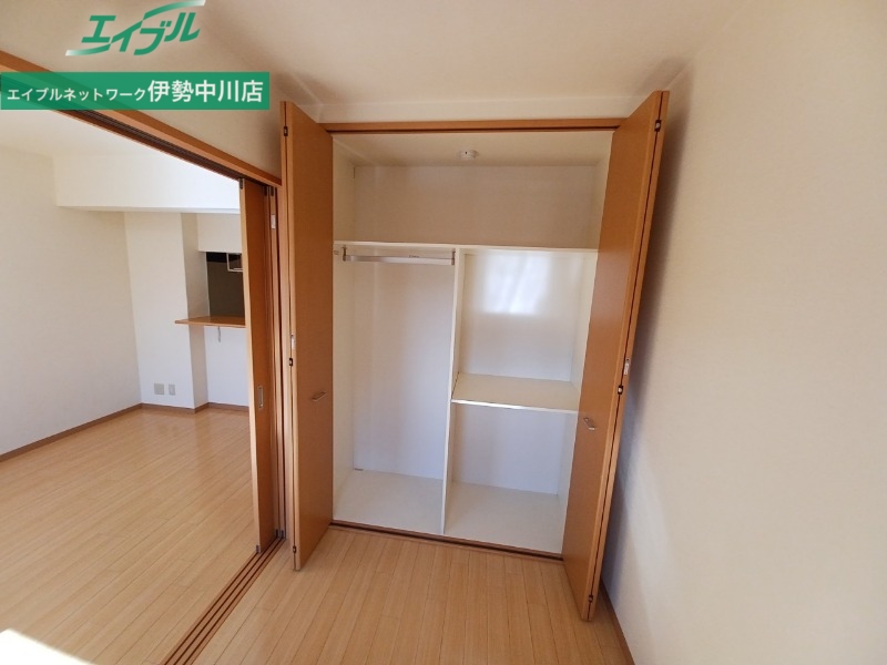 収納　別部屋反転参考写真です