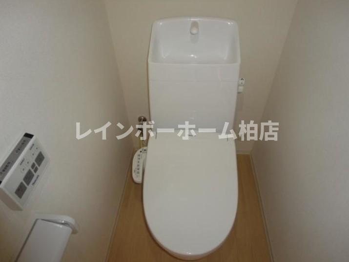 トイレ　シャワー付きトイレです