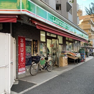 コンビニ　ローソンストア100目黒本町店（コンビニ）まで379m