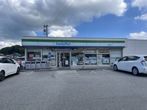 コンビニ　ファミリーマート 本渡亀川店（コンビニ）まで365m