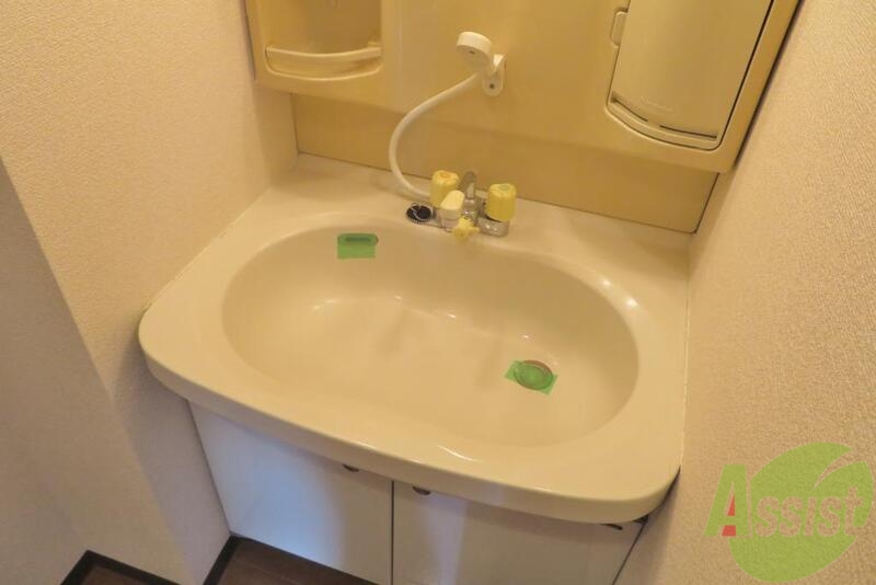 洗面設備　シャワー付洗面化粧台で朝の忙しい時間でも身支度はしっかりと。