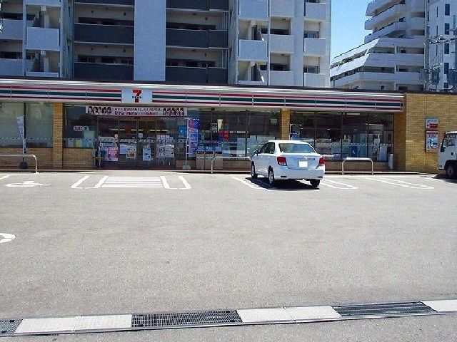 コンビニ　セブンイレブン（コンビニ）まで650m