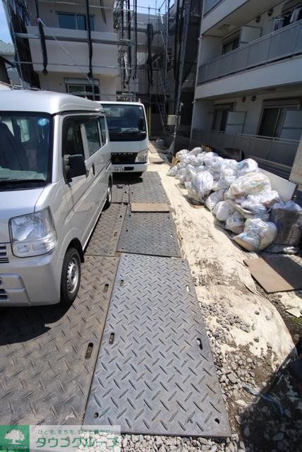 駐車場　庭