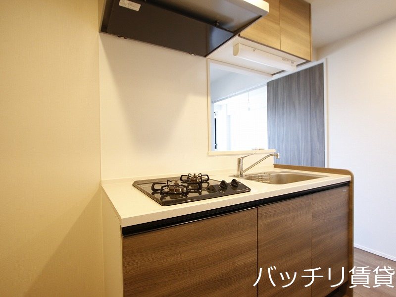 キッチン　別号室写真の為現況を優先致します。