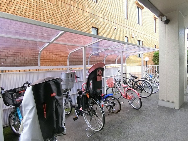 その他共有部分　★屋根付き駐輪場です♪
