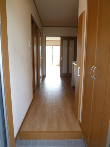 玄関　※写真は他号室です