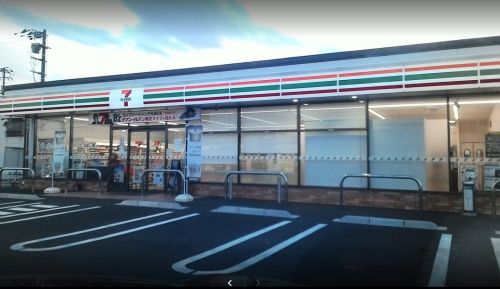 コンビニ　セブンイレブン観音寺出作店（コンビニ）まで845m