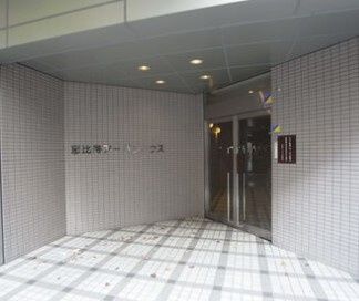 エントランス　落ち着いたエントランスです
