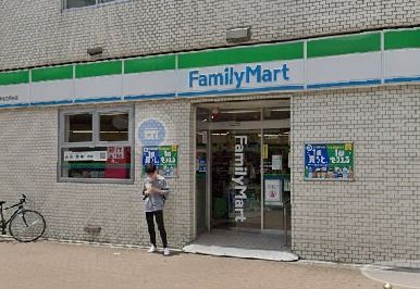 コンビニ　ファミリーマート 地下鉄南方駅前店（コンビニ）まで320m