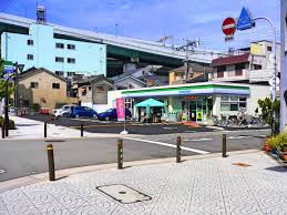 コンビニ　ファミリーマート 港晴四丁目店（コンビニ）まで434m