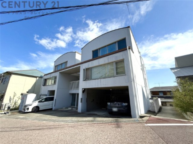 建物外観　オートロック付きで外部からのでいりが簡単にできない為安心です