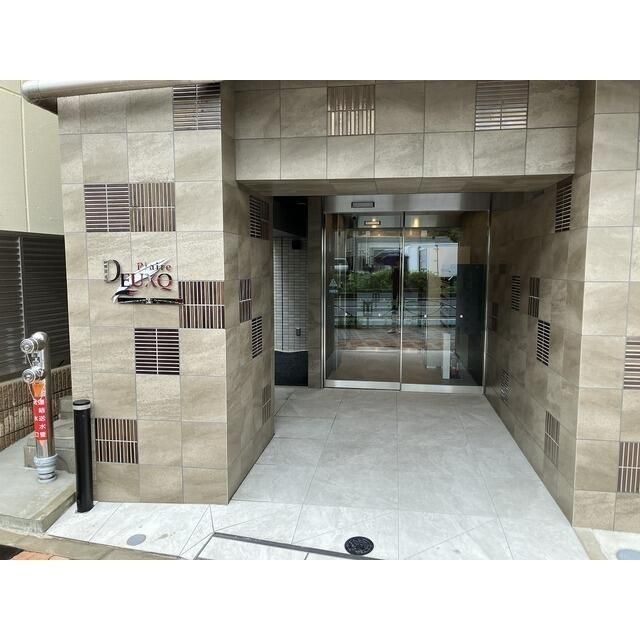エントランス　落ち着いたエントランスです