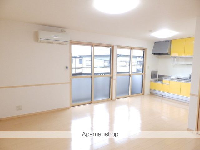 リビングタウン常盤公園 A棟の居間写真
