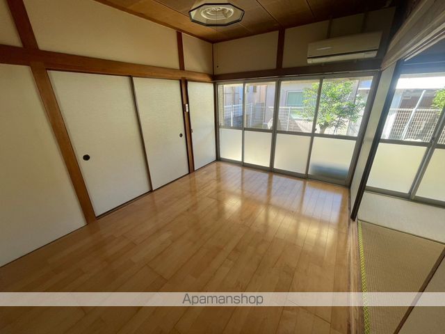 福岡貸家の居間写真
