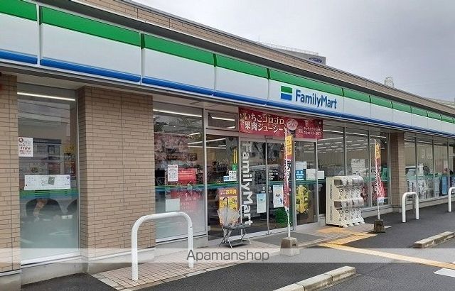 コンビニ　ファミリーマート様（コンビニ）まで20m
