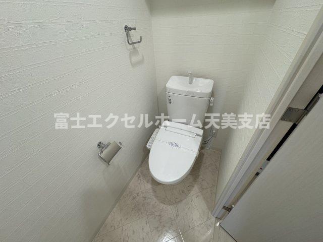 トイレ　温水洗浄暖房便座