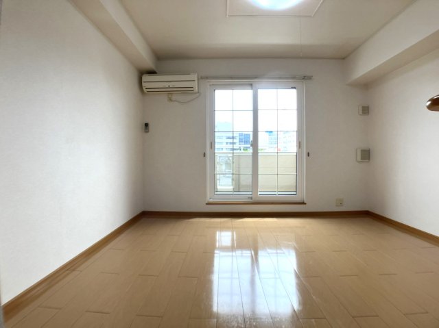 居室・リビング　写真は別の部屋のものです。