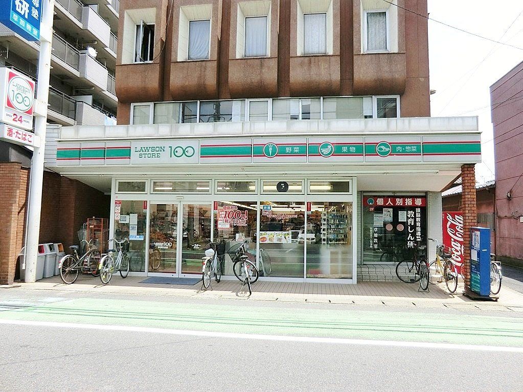 コンビニ　ローソンストア100草加住吉店（コンビニ）まで130m