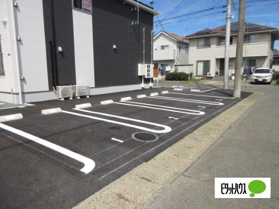 駐車場　外観写真（夜）