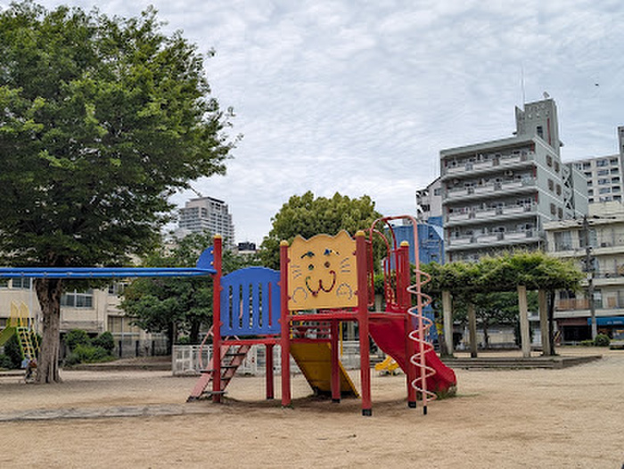 図書館　阿弥陀池公園（図書館）まで100m