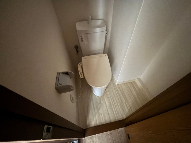 地下鉄長堀鶴見緑地線 西大橋駅 徒歩3分 13階建 築24年のトイレ写真