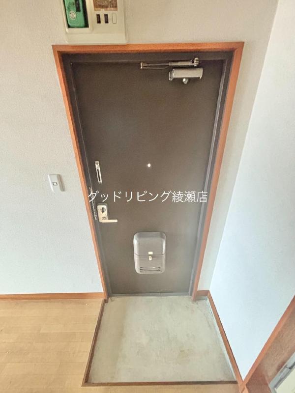 アドニスの玄関写真