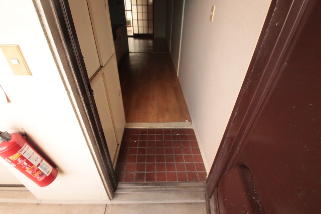 玄関　他部屋の参考写真の為、現況優先です