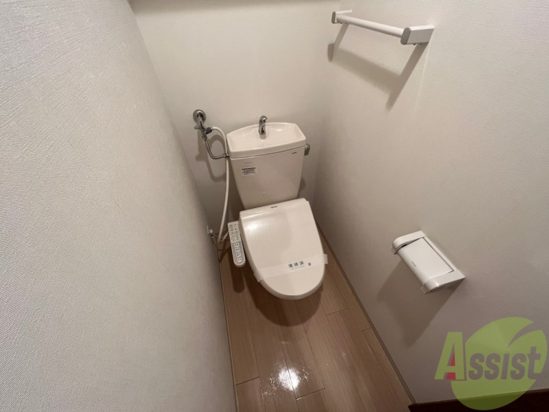 トイレ　ウォシュレット機能がついたトイレ。安心して使用できますね。