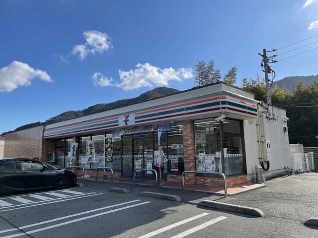 コンビニ　セブンイレブン（コンビニ）まで2200m
